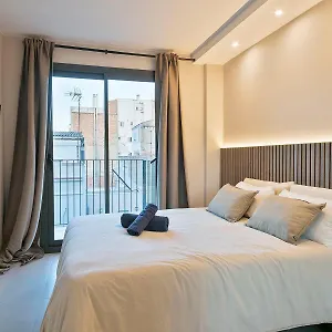 apt-your-home-camp-nou-2b.top-hotels-tarragona.com/